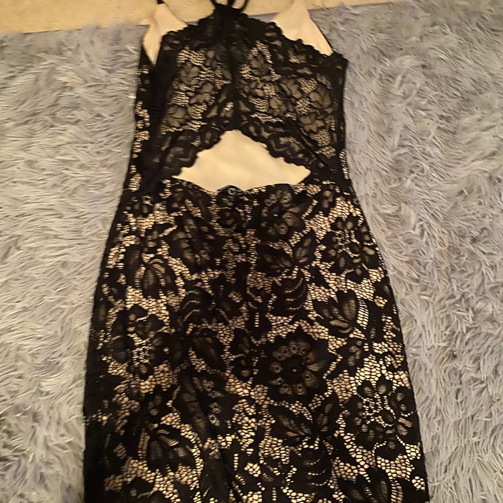 Lacey dress - Picture 2 of 3